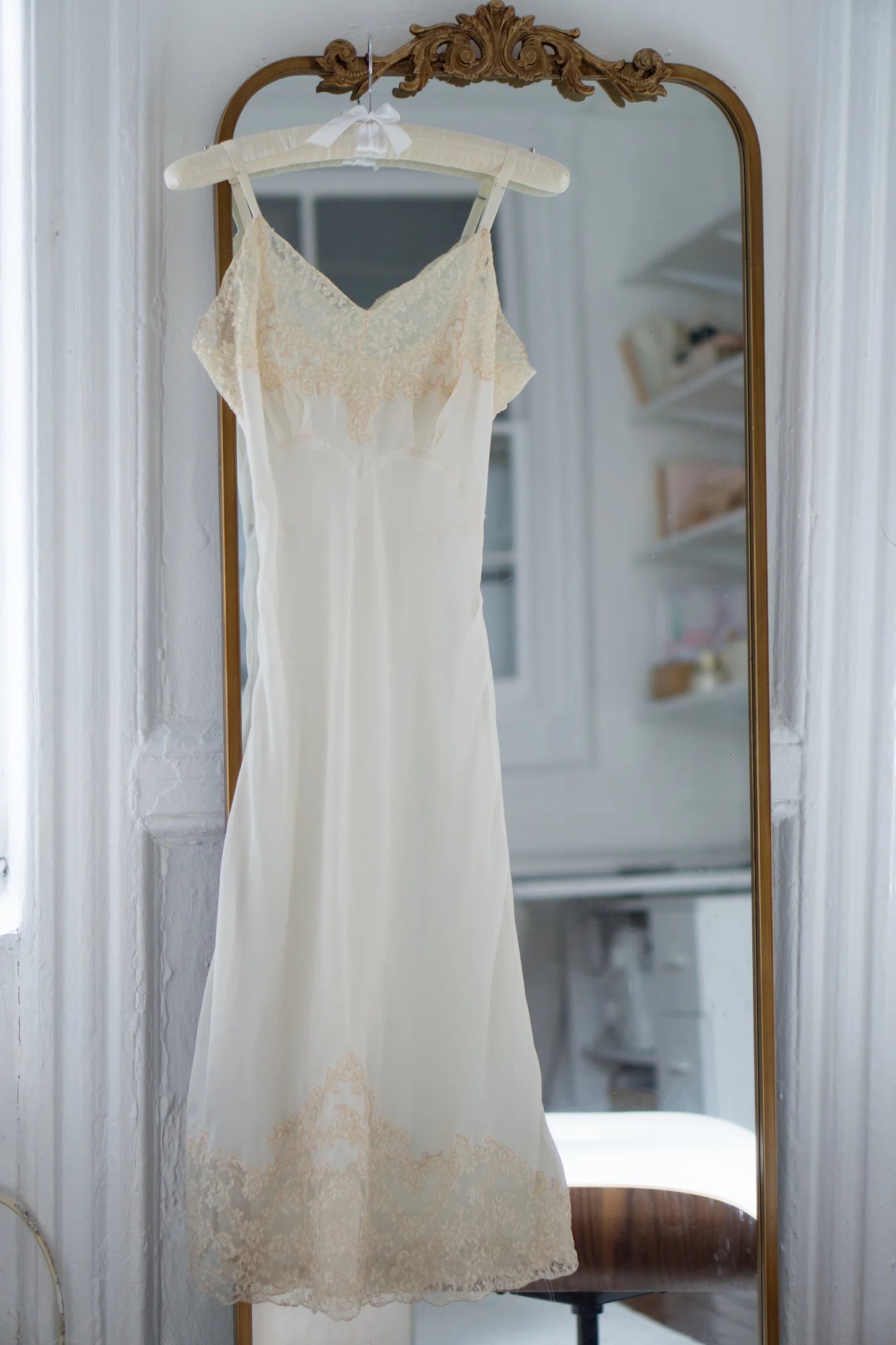 1930s ALENCON LACE BIAS-CUT SLIP (XXS/XS)
