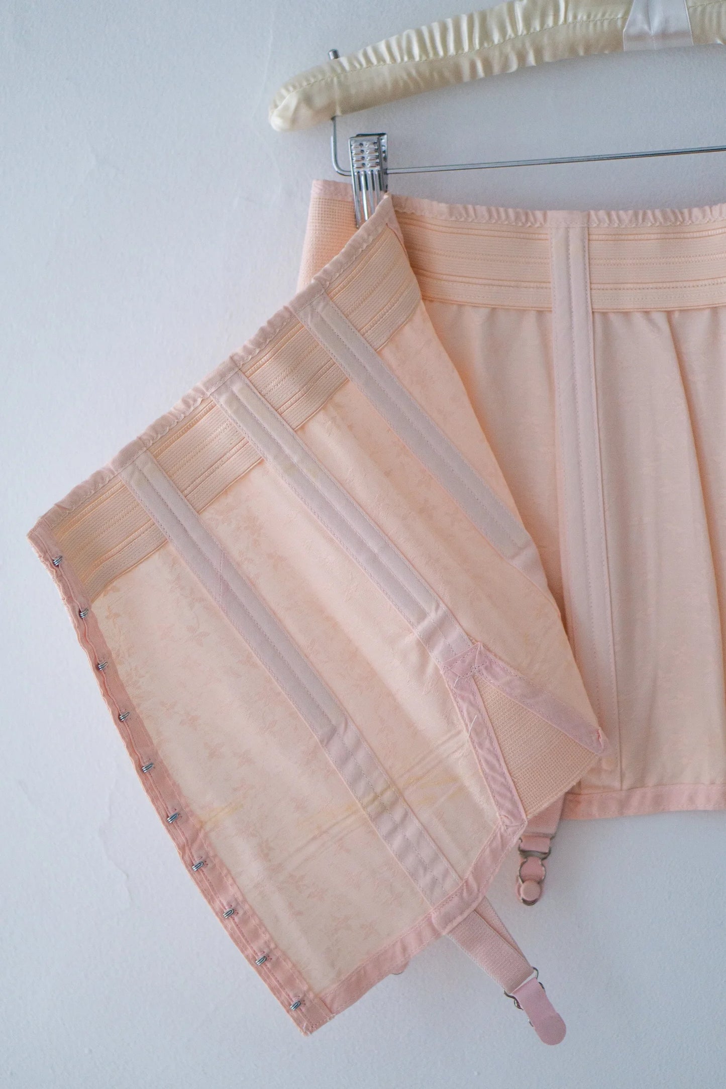 1930s PEACH RENGO BROCADE GIRDLE (XL)
