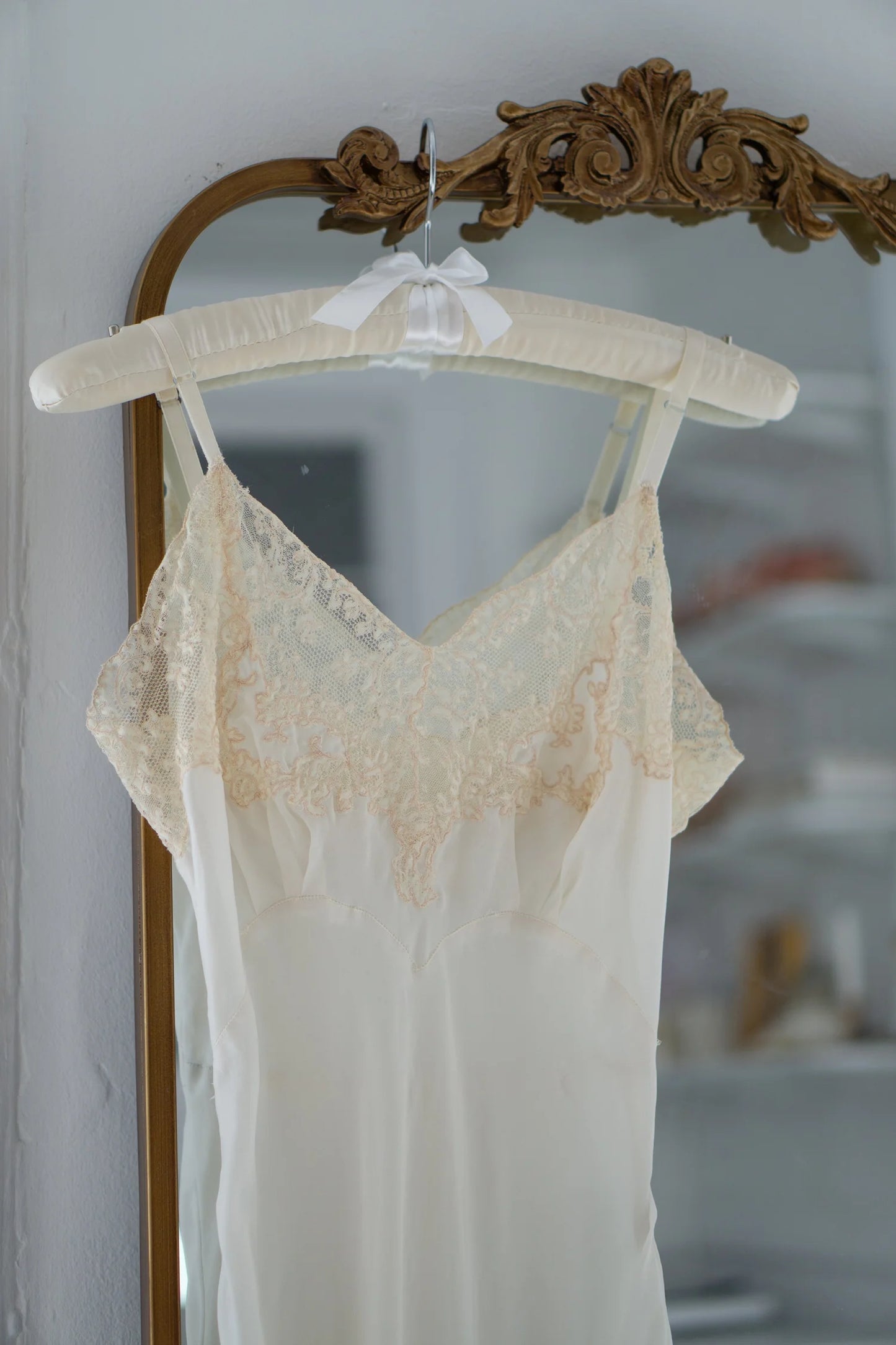 1930s ALENCON LACE BIAS-CUT SLIP (XXS/XS)