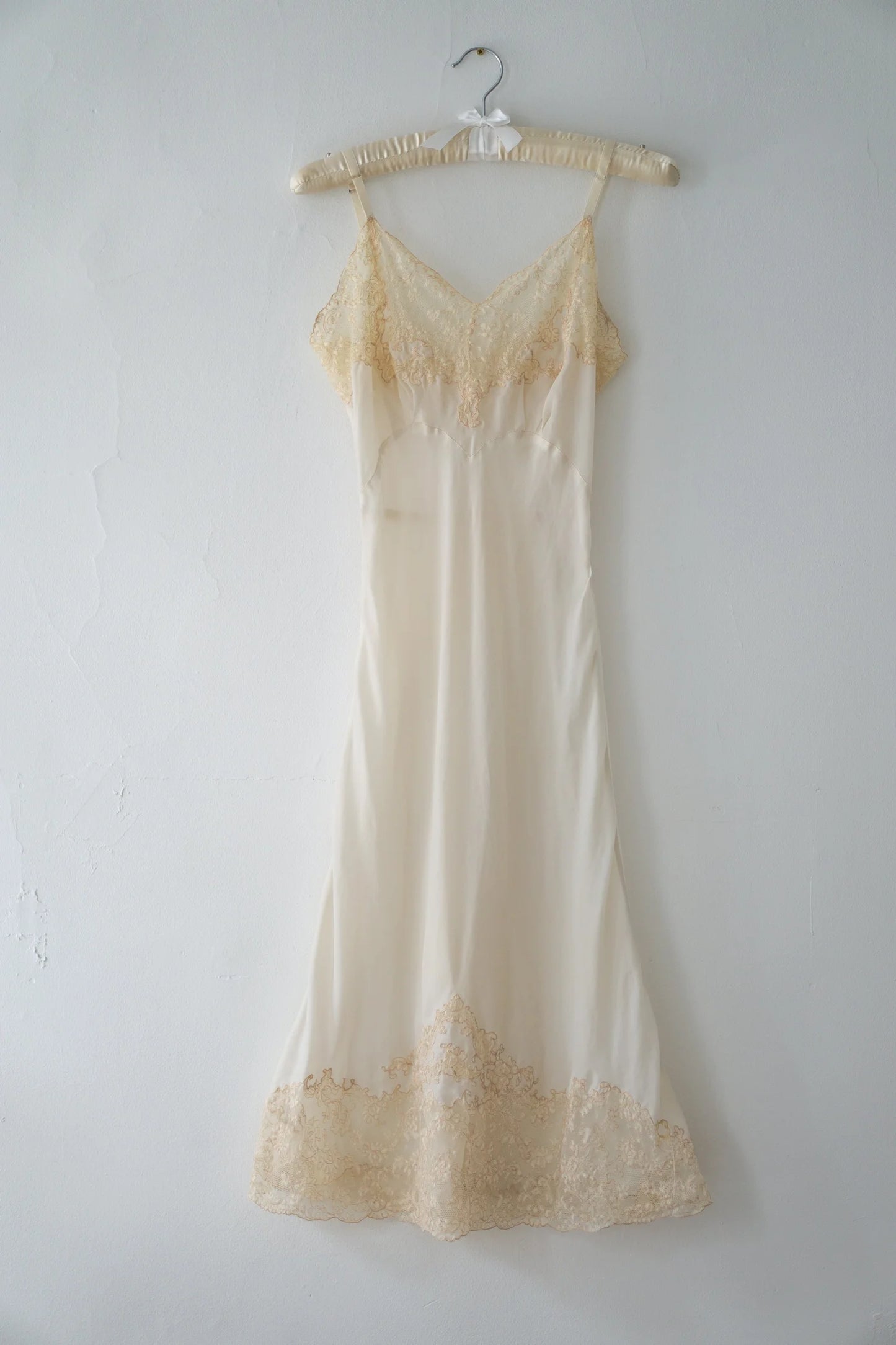 1930s ALENCON LACE BIAS-CUT SLIP (XXS/XS)
